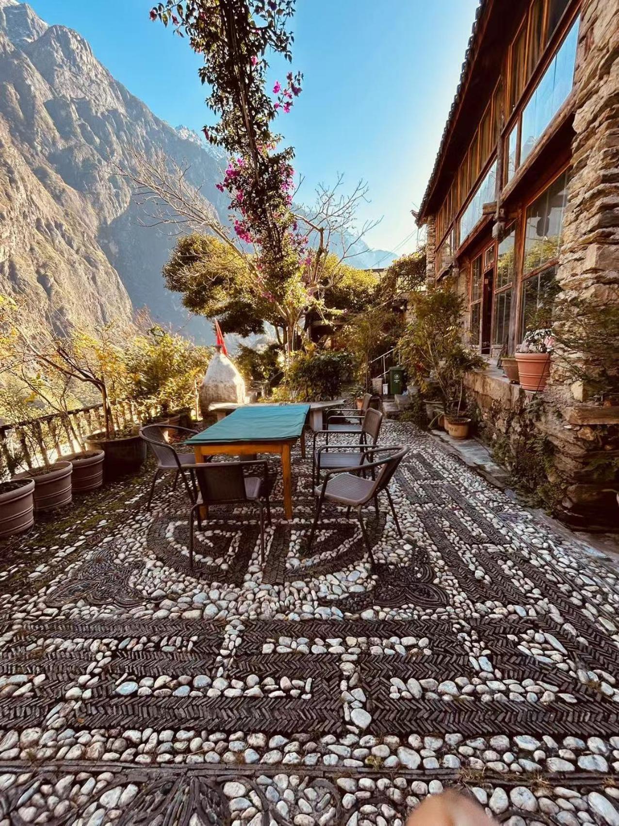 Tiger Leaping Gorge Sean'S Spring Guesthouse Shangri-La Exterior foto